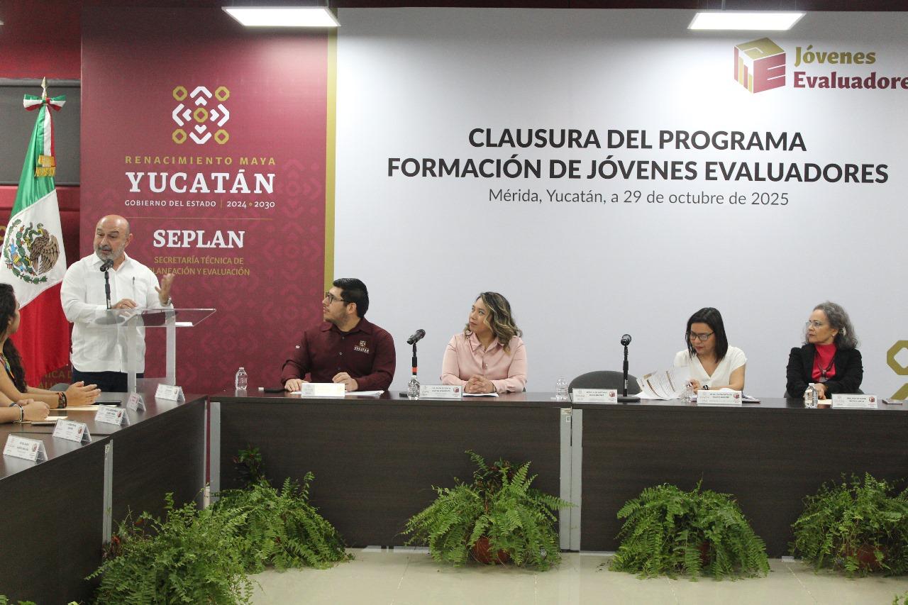 Concluye el Programa de Formación de Jóvenes Evaluadores, fortaleciendo la cultura de la evaluación y el liderazgo juvenil en Yucatán.